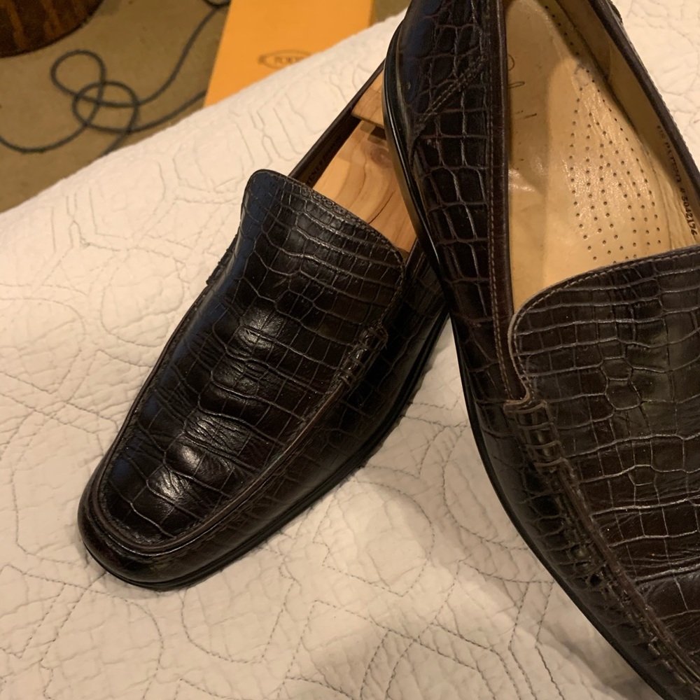 Alligator embossed Cole Haan italian made loafer